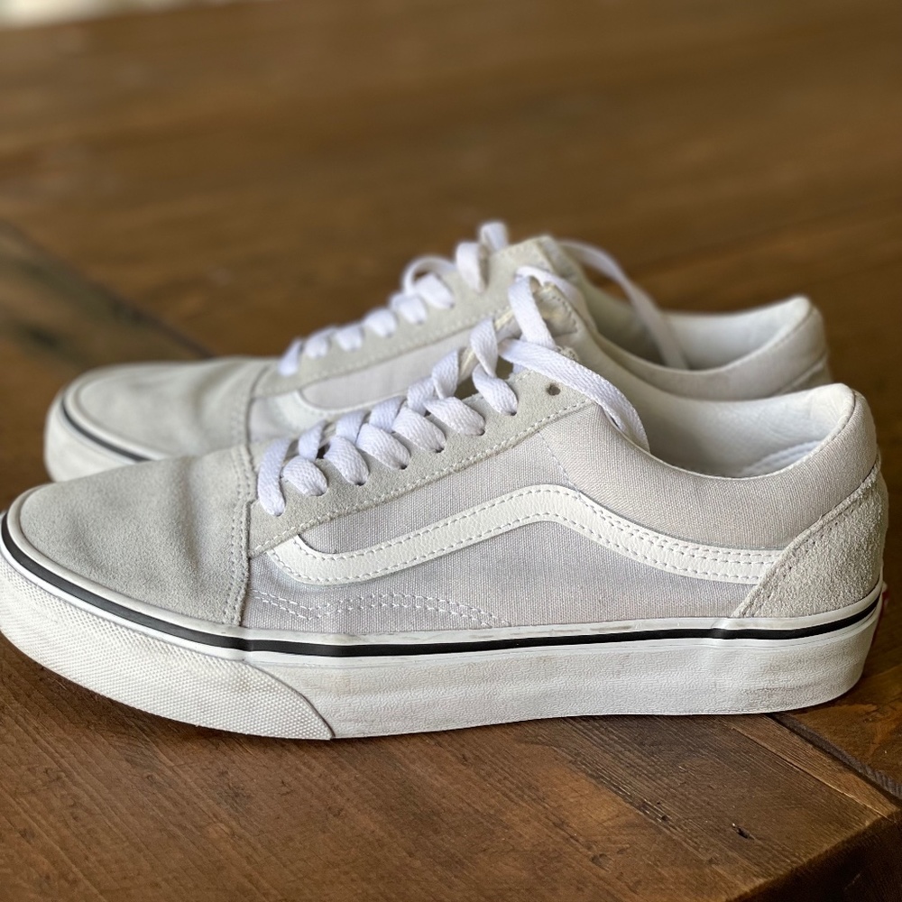 VANS Old Skool Shoe                              Women's Size 8.5 Gray and White